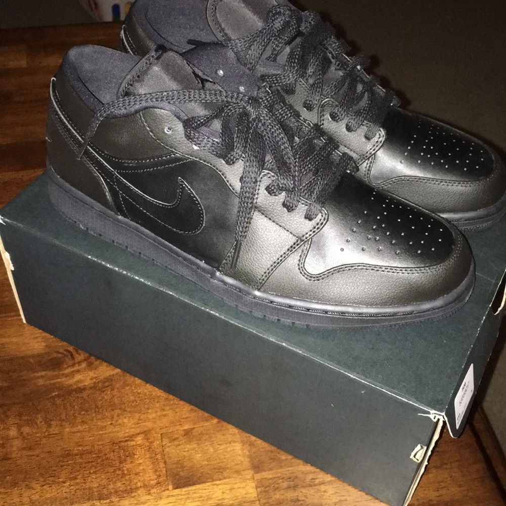 Brand New in box Men’s LOW Air Jordan 1 All Black